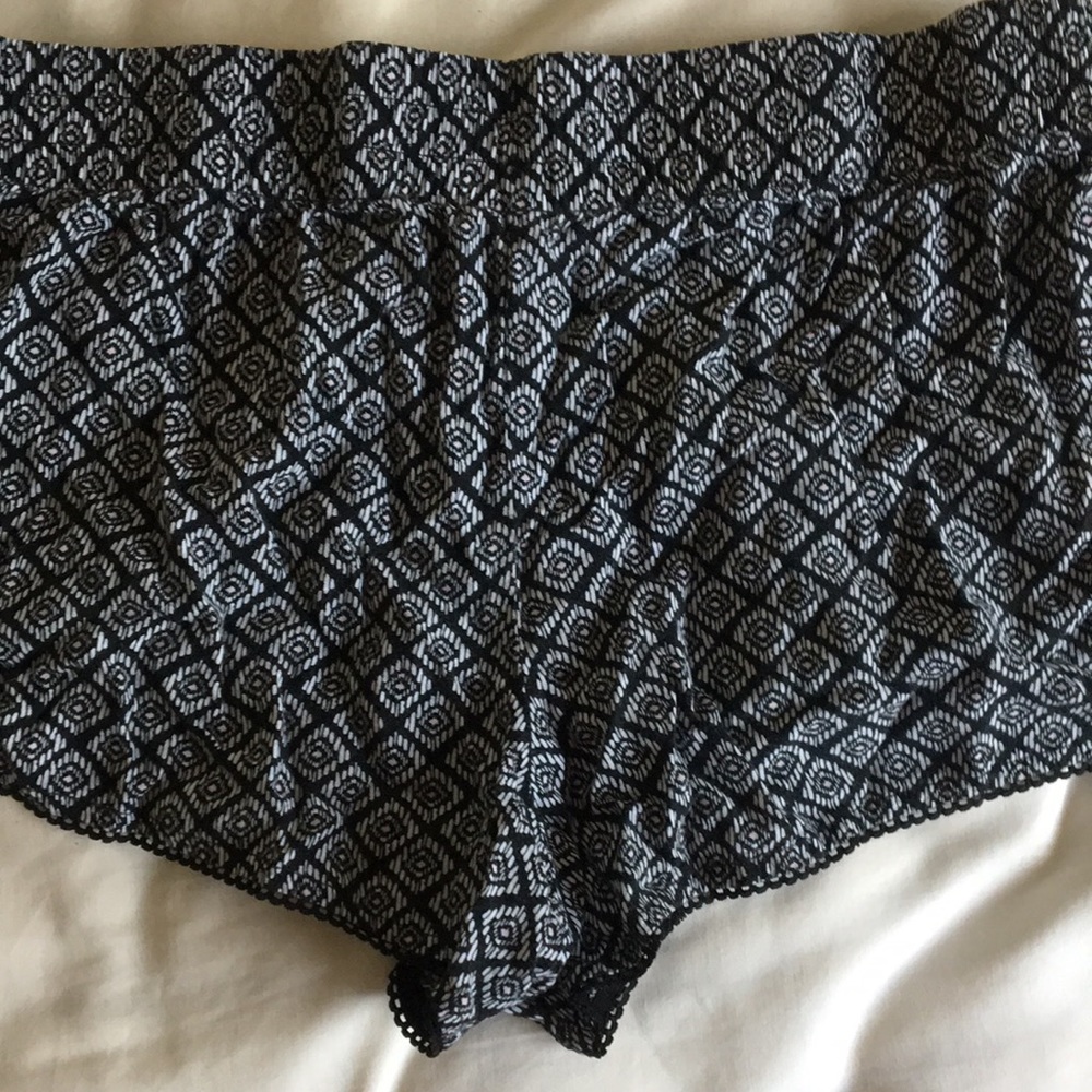 Shorts - Picture 4 of 4